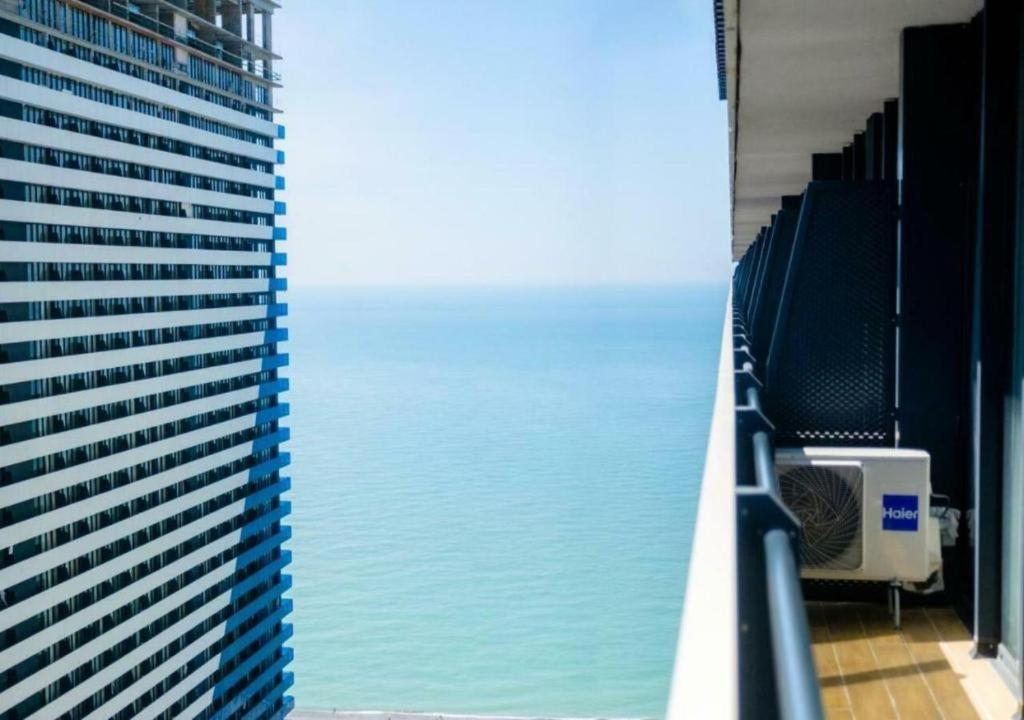 Orbi City Luxury Studio Harbour And Sea View Batumi Exterior foto